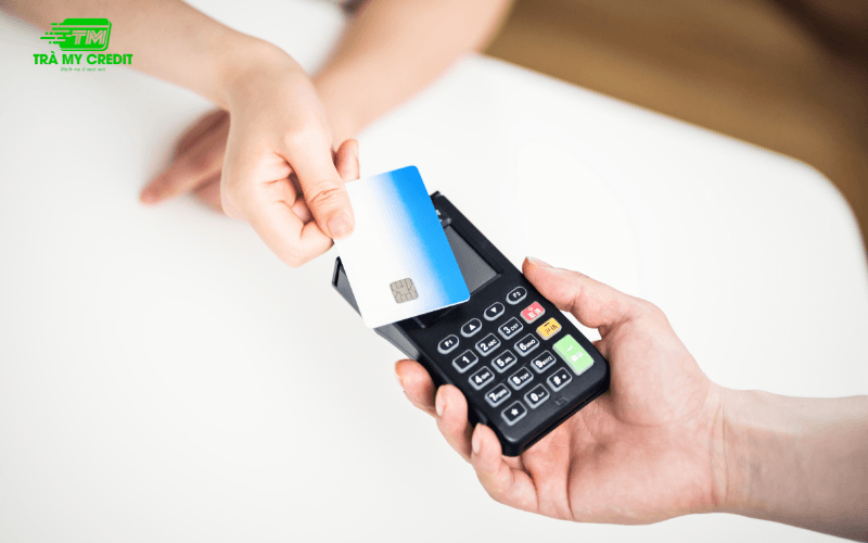 Rút tiền thẻ tín dụng trả góp