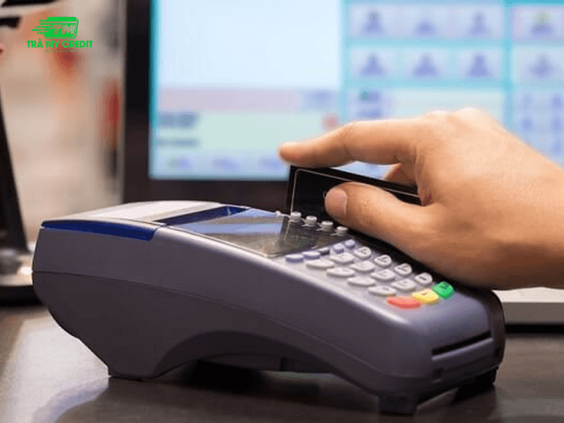 Rút tiền thẻ tín dụng có mất lãi không